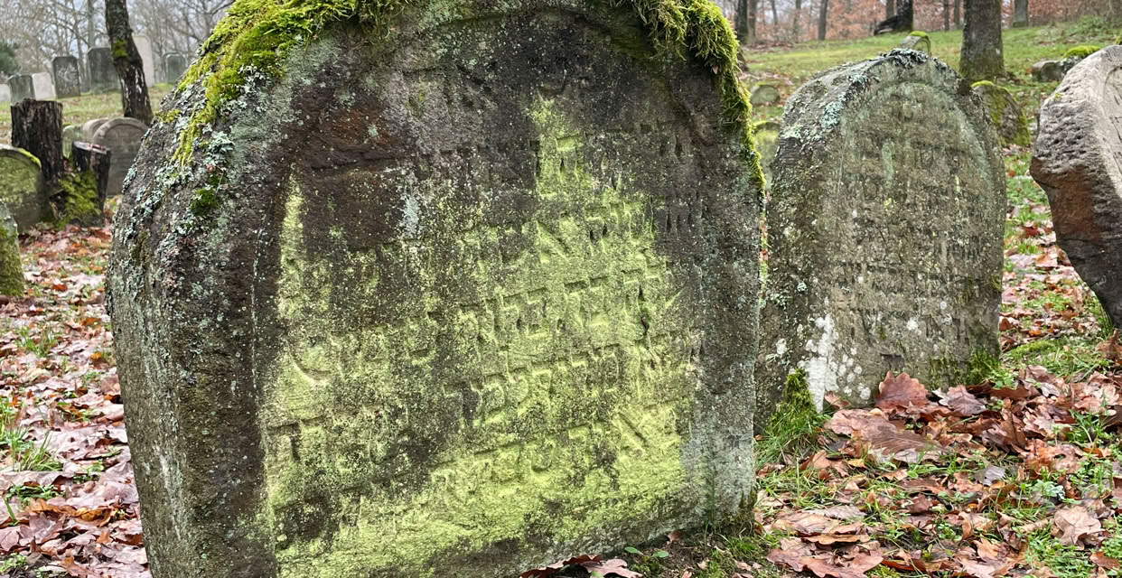 Grabstein auf dem jüdischen Friedhof in Kleinbardorf Unterfranken